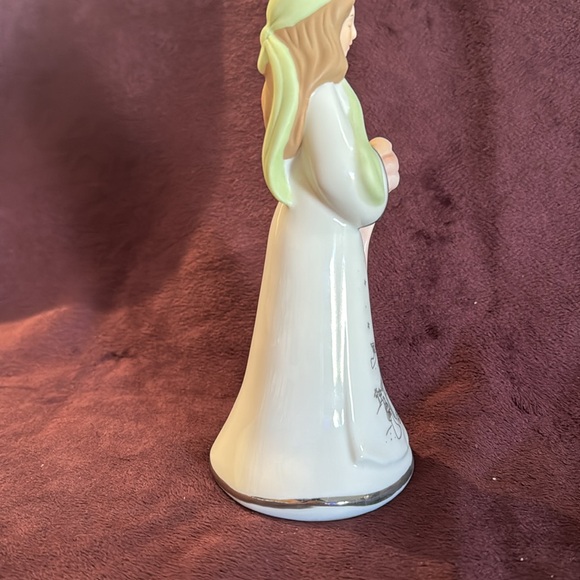 HAWTHORNE VILLAGE Silver Blessing Nativity Collection “Linen Lady” EUC - Picture 5 of 7